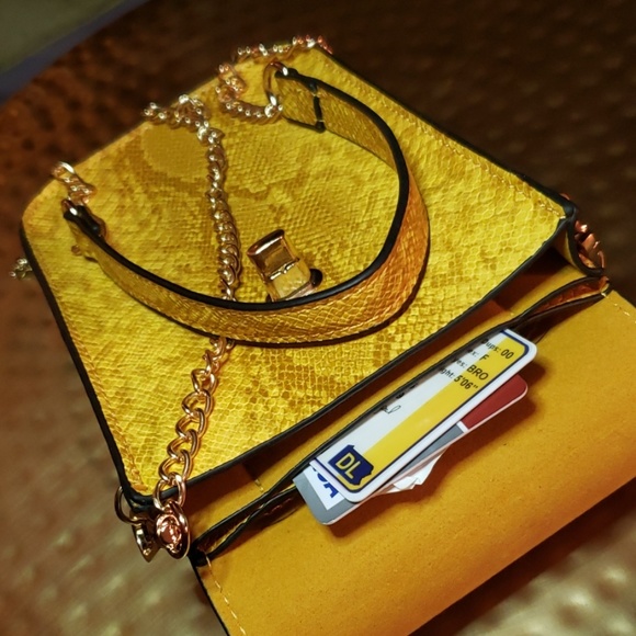 SALE ☆☆☆ Crossbody Phone Bag - Picture 3 of 8